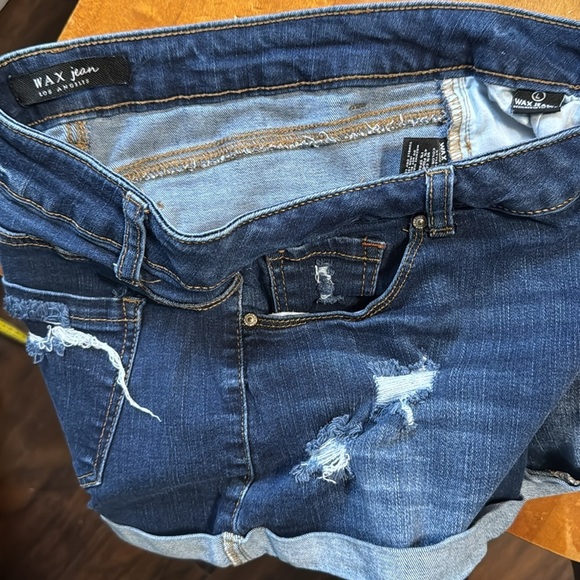 WAX JEAN Shorts Distressed Dark Wash Cuffed Mid Rise Stretch Denim Size Large - Picture 3 of 4